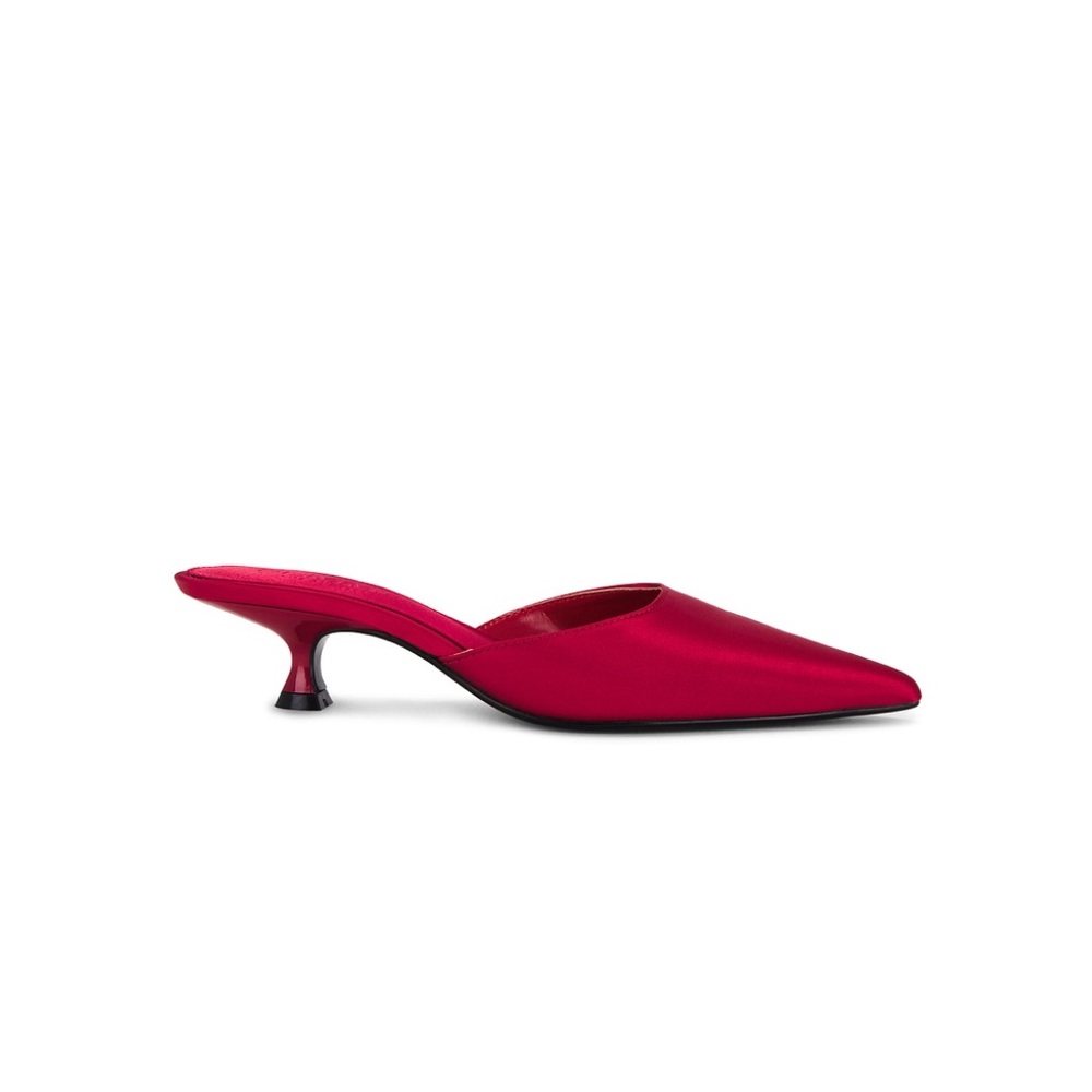 Femme La 
Rouge kitten heels